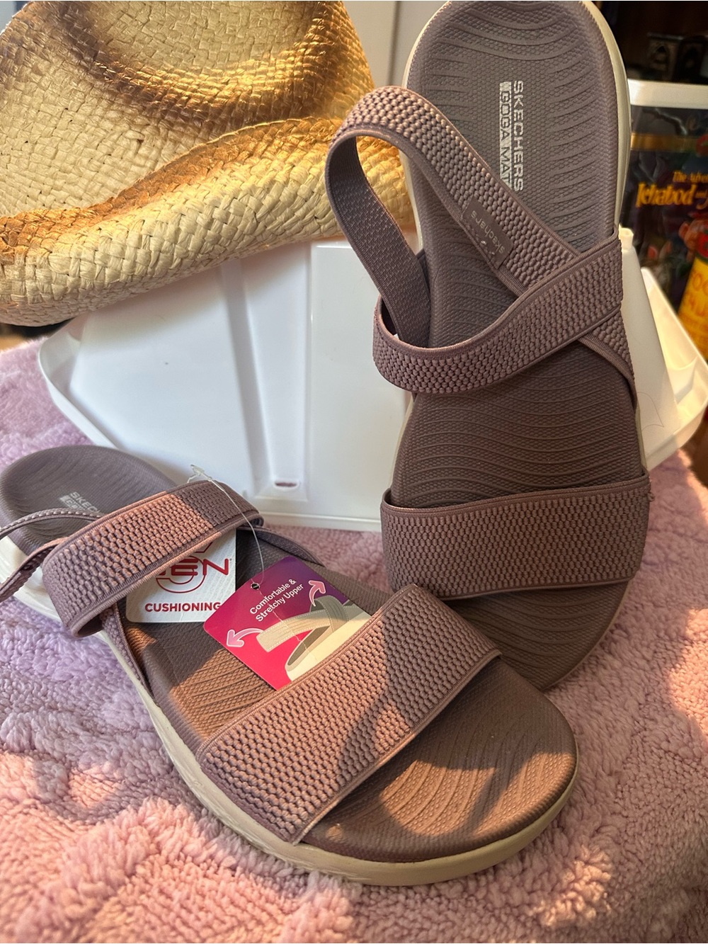 Sketchers mauve goga sandles